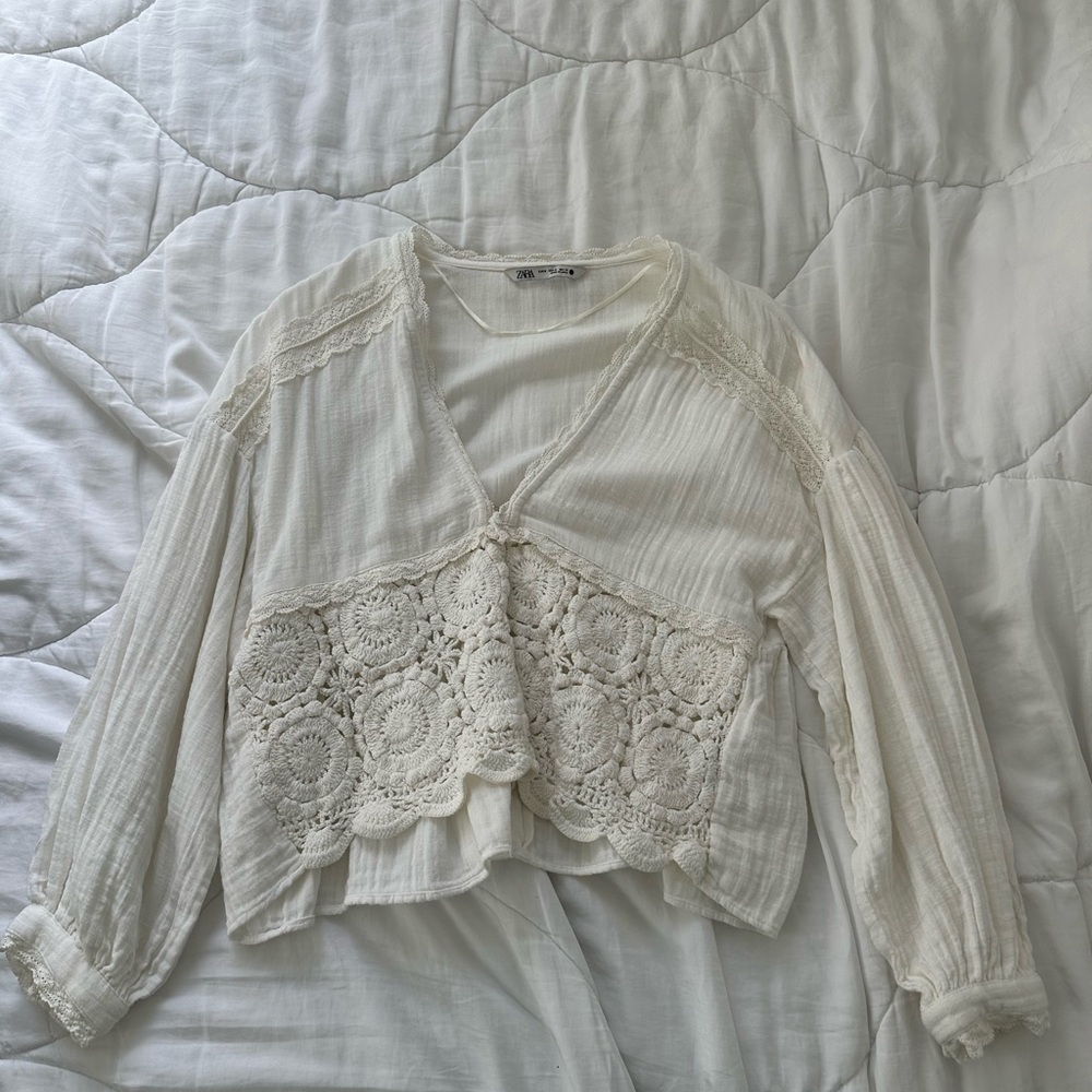 Elegant White Lace Long-Sleeve Women's Top